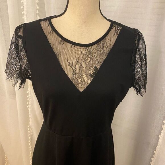 French Connection lace detailed dress, size 8 - Picture 2 of 8